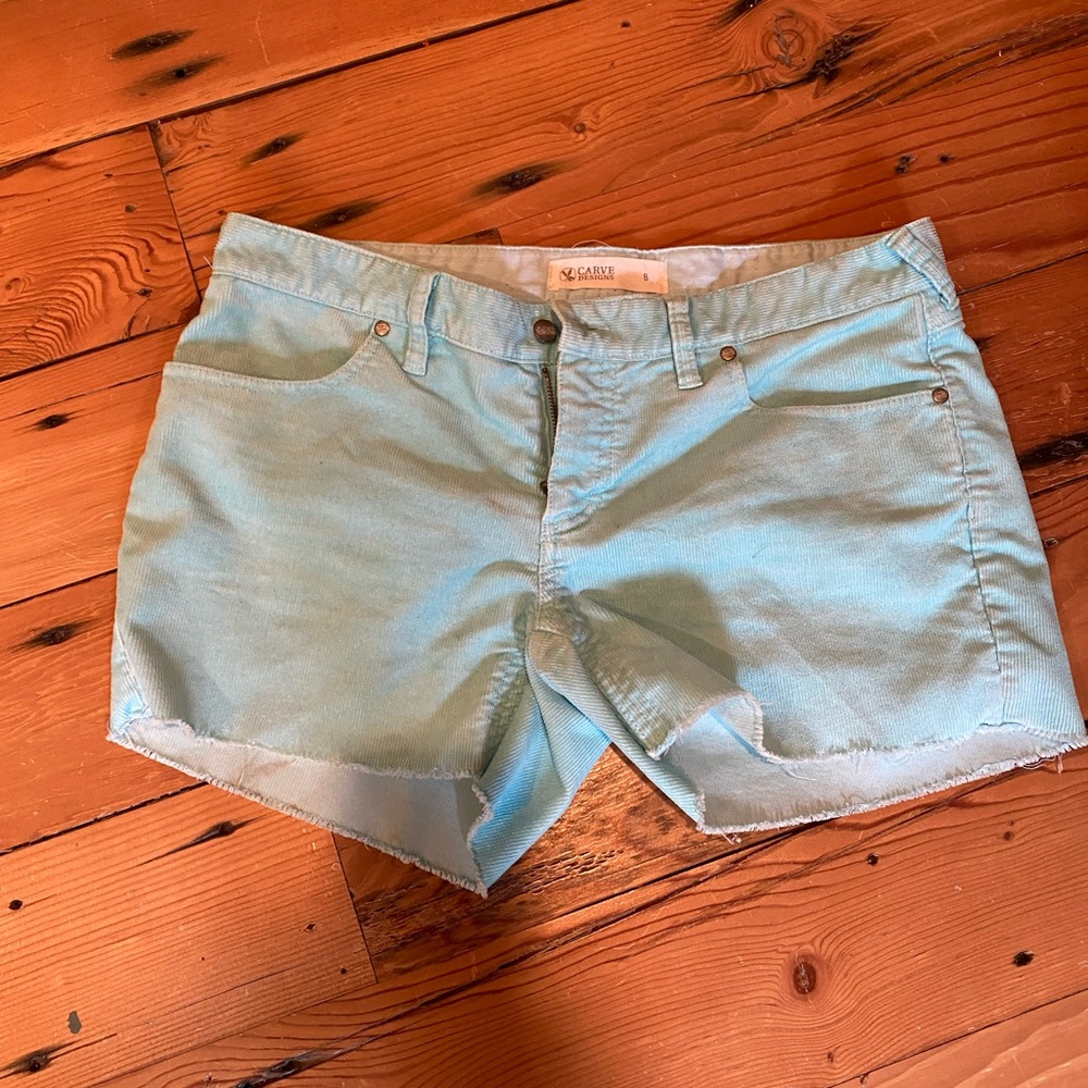 Carve design corduroy shorts